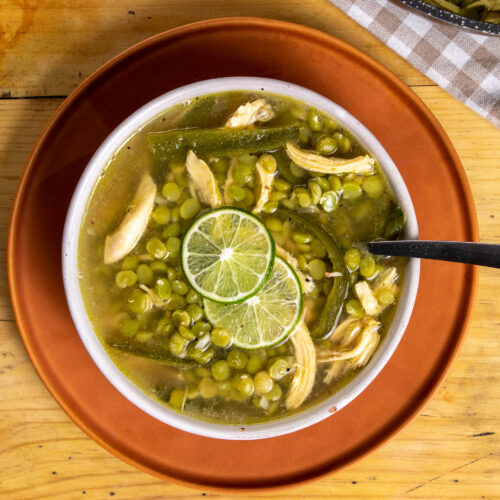 Sopa de Arvejas al Limón con Jalapeño