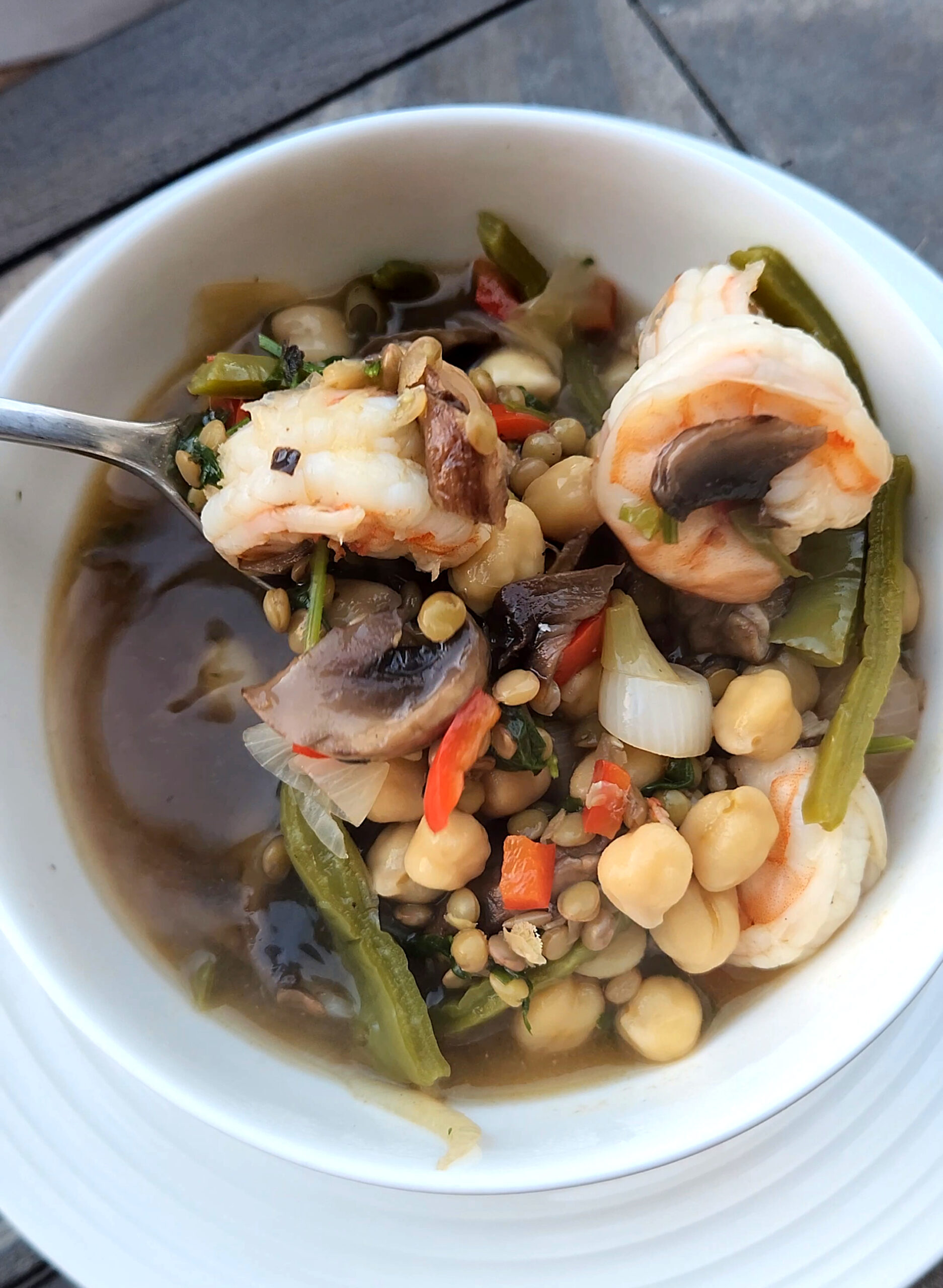 Sopa de Camarones con Garbanzos y Lentejas